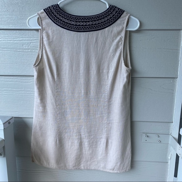 TELLURIDE CLOTHING CO. Embroidered Split Neck Sleeveless Linen Top - Picture 4 of 9